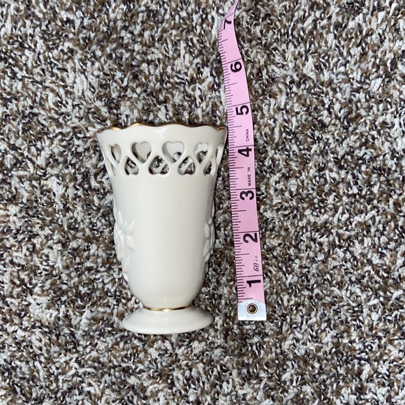 Vintage Lenox heart cutout keyhole pierced porcelain posey vase - Picture 4 of 4